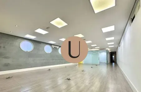 Casa de Condomínio com 1 Quarto para alugar, 640m² no Moema, São Paulo