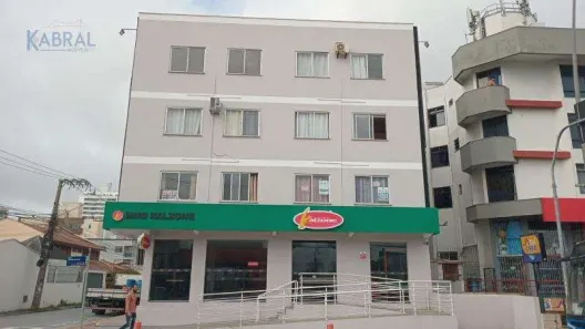 Apartamento com 2 Quartos para alugar, 54m² no Barreiros, São José