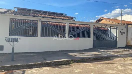 Casa com 3 Quartos à venda, 250m² no Residencial Petrópolis, Goiânia