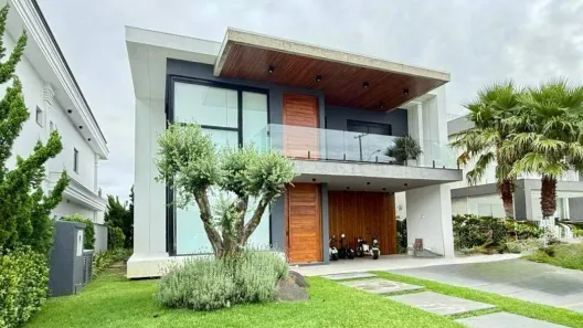 Sobrado com 5 Quartos à venda, 332m² no Centro, Xangri-lá