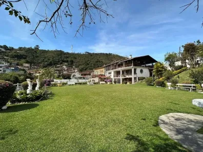 Casa com 5 Quartos à venda, 360m² no Jardim Cascata, Teresópolis