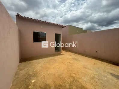 Casa com 2 Quartos à venda, 180m² no Santo Inácio, Montes Claros