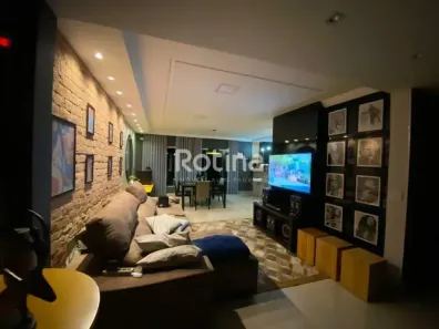 Casa com 3 Quartos à venda, 305m² no Cidade Jardim, Uberlândia