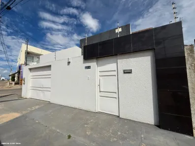 Casa com 3 Quartos à venda, 110m² no , Guanambi