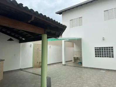 Sobrado com 3 Quartos à venda, 241m² no Planalto, Uberlândia