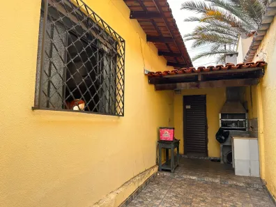 Casa com 4 Quartos à venda, 310m² no Setor Urias Magalhães, Goiânia