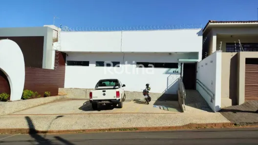 Imóvel Comercial para alugar, 120m² no Tabajaras, Uberlândia