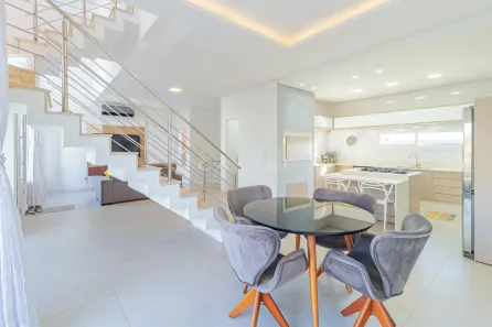 Sobrado com 3 Quartos à venda, 200m² no Loteamento Jardim Timbaúva, Gravataí