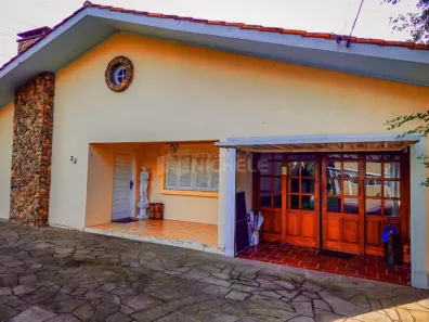 Casa com 4 Quartos para alugar, 212m² no São Luiz, Caxias do Sul