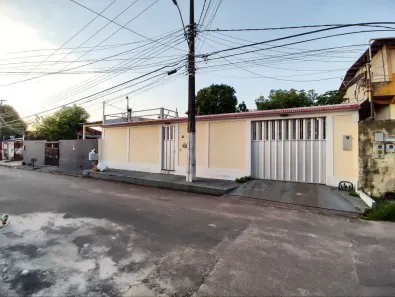 Casa com 4 Quartos à venda, 283m² no Flores, Manaus