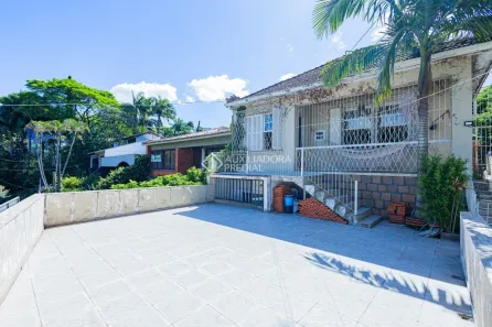 Casa com 4 Quartos à venda, 330m² no Três Figueiras, Porto Alegre