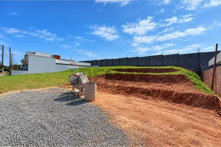 Lote/Terreno à venda, 250m² no Lívia III, Botucatu