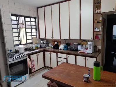Sobrado com 4 Quartos à venda, 200m² no Vila Serralheiro, São Paulo