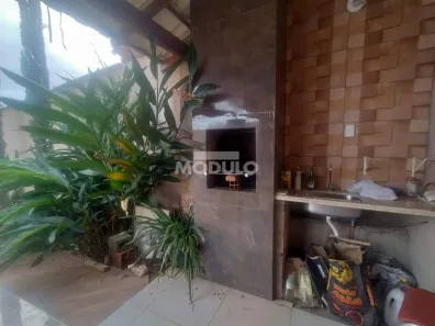 Casa com 3 Quartos para alugar, 150m² no Pampulha, Uberlândia