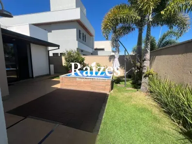 Casa de Condomínio com 3 Quartos para alugar, 250m² no Jardim Sul, Uberlândia