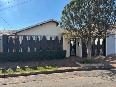 Casa com 3 Quartos à venda, 160m² no Carandá Bosque, Campo Grande
