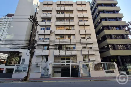 Apartamento com 2 Quartos para alugar, 64m² no Centro, Florianópolis