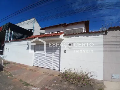 Sobrado com 3 Quartos para alugar, 272m² no Loteamento Celina Park, Goiânia