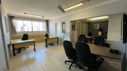 Sala Comercial para alugar, 67m² no Centro, Curitiba