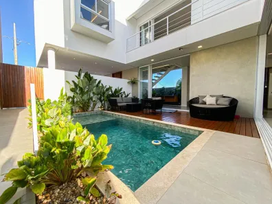 Sobrado com 3 Quartos à venda, 242m² no Gleba Simon Frazer, Londrina
