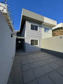 Sobrado com 3 Quartos para alugar, 99m² no Setor Garavelo, Goiânia