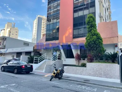 Sala Comercial com 3 Quartos para alugar, 60m² no Kobrasol, São José