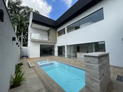 Sobrado com 4 Quartos à venda, 334m² no Zona 01, Maringá