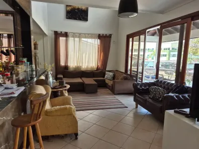 Casa com 3 Quartos à venda, 360m² no Camboinhas, Niterói