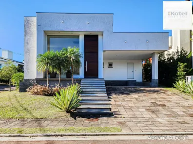 Casa de Condomínio com 3 Quartos à venda, 305m² no Vila Nova, Porto Alegre