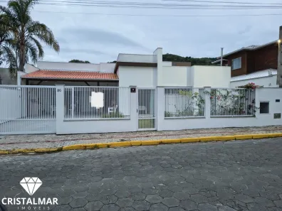 Casa com 4 Quartos à venda, 129m² no Zimbros, Bombinhas