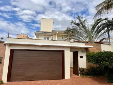 Sobrado com 3 Quartos à venda, 349m² no Jardim Karaíba, Uberlândia