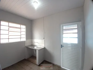 Casa com 2 Quartos para alugar, 70m² no Jardim Maria Beatriz, Mogi Mirim