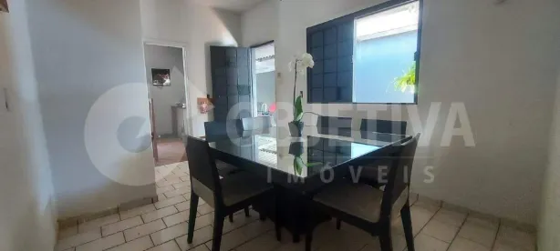Casa com 2 Quartos à venda, 372m² no Vigilato Pereira, Uberlândia