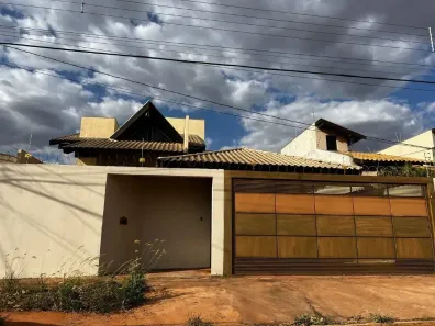 Sobrado com 5 Quartos à venda, 307m² no Parque Residencial Rita Vieira, Campo Grande