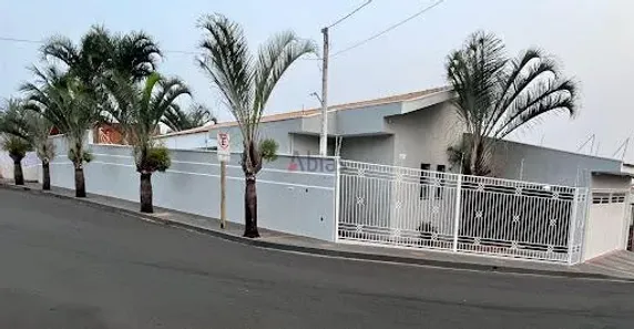 Casa com 3 Quartos à venda, 200m² no Jardim Brasil, São Carlos
