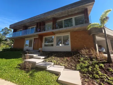 Casa de Condomínio com 4 Quartos para alugar, 273m² no Centro, Gravataí