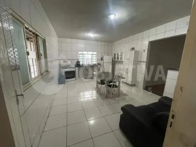 Casa com 3 Quartos à venda, 160m² no Laranjeiras, Uberlândia