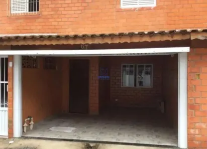 Sobrado com 3 Quartos à venda, 85m² no Vila Voturua, São Vicente