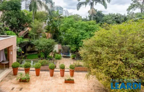 Casa com 4 Quartos à venda, 250m² no Pacaembu, São Paulo