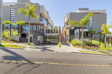 Casa de Condomínio com 3 Quartos à venda, 240m² no Santo Inácio, Curitiba