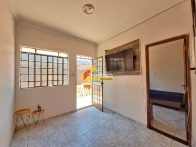 Casa com 3 Quartos para alugar, 70m² no Santa Rosa, Divinópolis