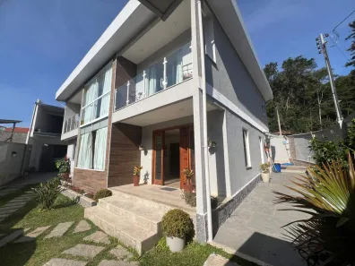 Casa com 4 Quartos à venda, 278m² no Parque Dom João VI, Nova Friburgo