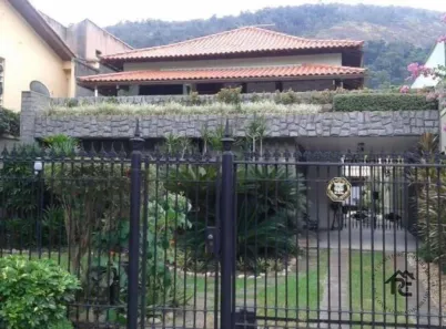 Casa de Condomínio com 5 Quartos à venda, 280m² no São Francisco, Niterói