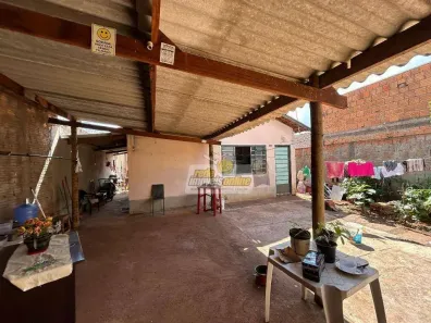 Casa com 2 Quartos à venda, 80m² no Antônia Cândida I, Uberaba