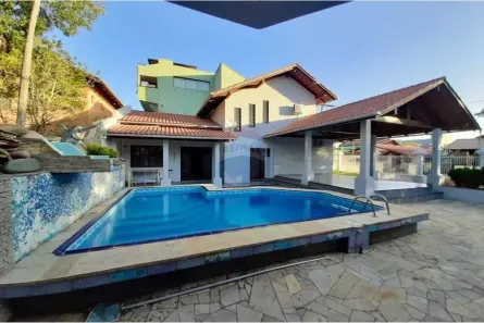 Casa com 4 Quartos à venda, 226m² no Armação, Penha