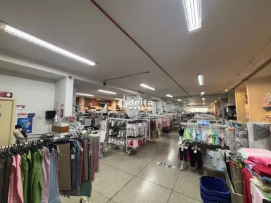 Ponto Comercial para alugar, 2350m² no Centro, Uberlândia
