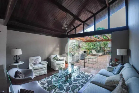 Casa de Condomínio com 7 Quartos à venda, 250m² no Piratininga, Niterói