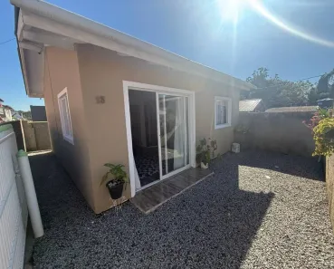 Casa com 2 Quartos para alugar, 50m² no Carianos, Florianópolis