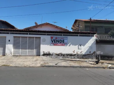 Casa com 3 Quartos à venda, 256m² no Água Branca, Goiânia