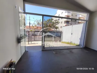 Imóvel Comercial com 4 Quartos para alugar, 10m² no Cazeca, Uberlândia